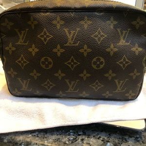 Louis Vuitton Trousse Toiletry 23